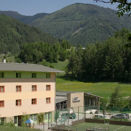 菊法维普塔尔酒店 3*