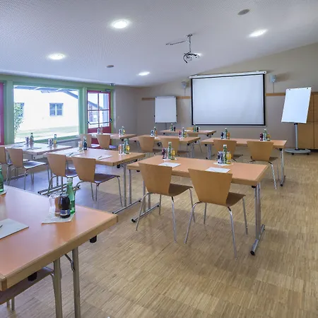 菊法维普塔尔酒店 3*