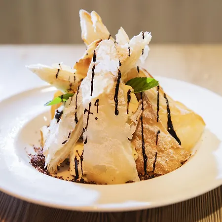 菊法维普塔尔酒店 3*