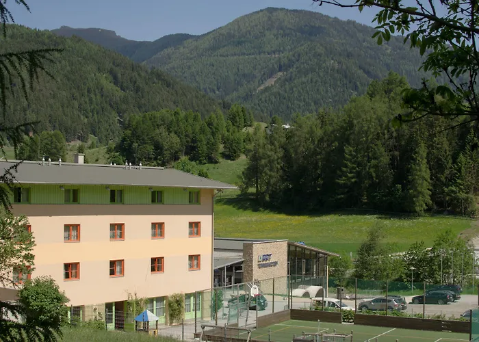 菊法维普塔尔酒店 3*